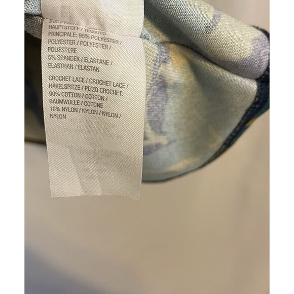 Susan Graver Knit Macrame Floral & Leaf Design Poncho Women’s Size Small - Picture 3 of 12